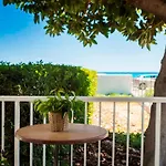 아파트호텔 Beachfront Suites Lourdas