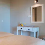 Beachfront Suites Lourdas 로우드하타