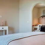 아파트호텔 Beachfront Suites Lourdas 로우드하타