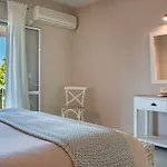 Beachfront Suites Lourdas 2* 로우드하타