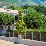 아파트호텔 Beachfront Suites Lourdas