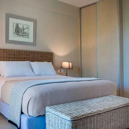 Beachfront Suites Lourdas Apartmanhotel Lurdáta
