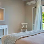 Beachfront Suites Lourdas 2* 로우드하타