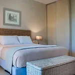 Beachfront Suites Lourdas 아파트호텔 로우드하타