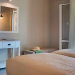 아파트호텔 Beachfront Suites Lourdas 로우드하타
