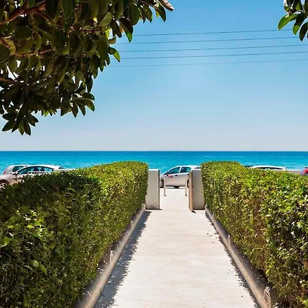 Beachfront Suites Lourdas Apart Otel 2*