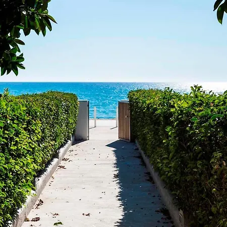 Beachfront Suites Lourdas 2* 로우드하타