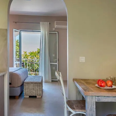 Beachfront Suites Lourdas Apart Otel