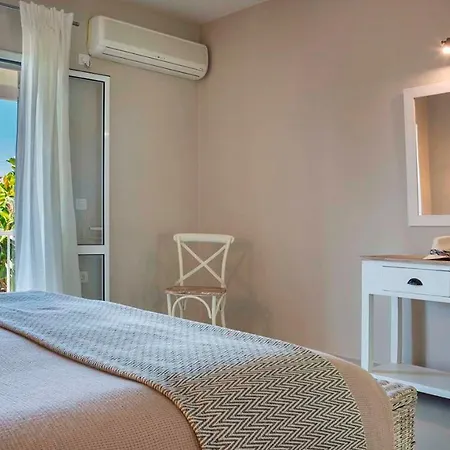 Beachfront Suites Lourdas 2* Lourdata (Kefalonia)