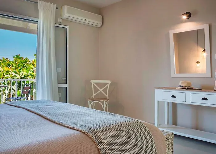 Beachfront Suites Lourdas 2* Lourdata (Kefalonia)