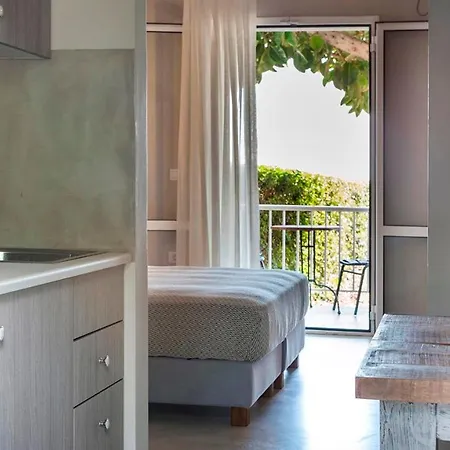 Apartmanhotel Beachfront Suites Lourdas 2*