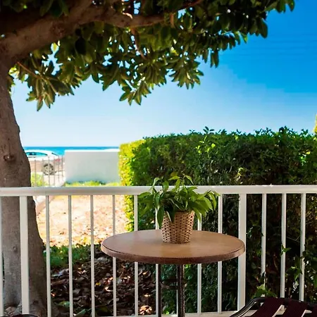 Beachfront Suites Lourdas Apartmanhotel 2*